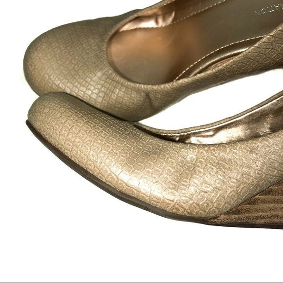 Bcbgeneration Tallie Taupe Snakeskin Wedge Shoes - Picture 6 of 8